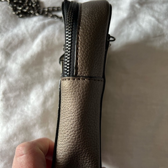 Kate Landry Pouch with Striped Interior. Chain strap. - Picture 5 of 9